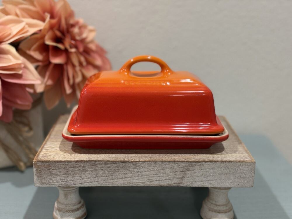 Le Creuset FLAME Covered Butter Dish UK European Style 7x5x3.5 Red Orange New